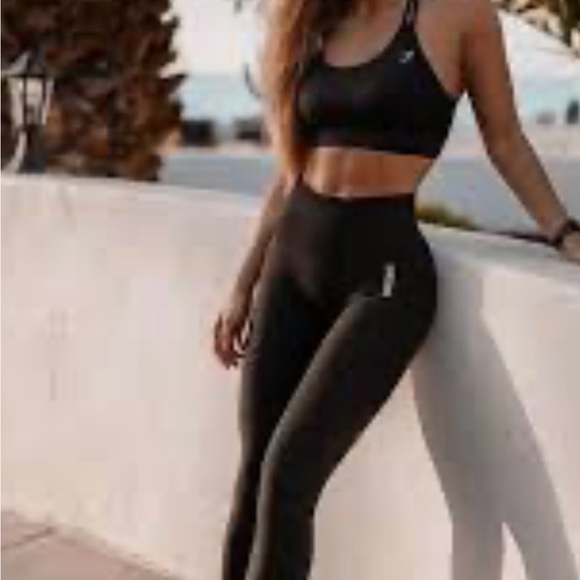 Gymshark leggings , long sleeve cop top and cropped tank top - Picture 2 of 6